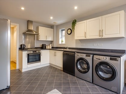 6 bed semi-detached house for rent in 6 Bed Semi-Detached House, Carolina Close, TA6