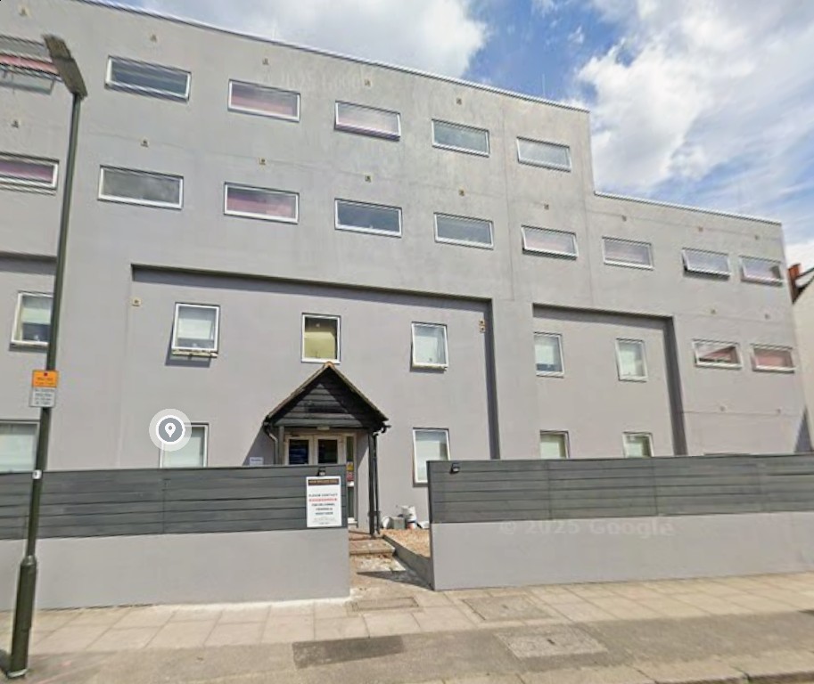 Studio Flat, Burlington Road, KT3
