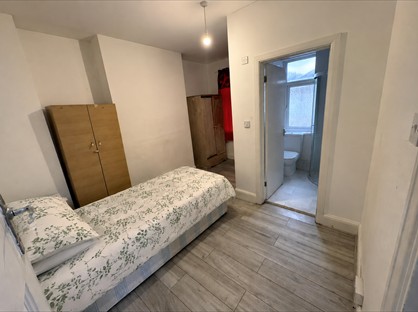Studio Flat, Pinner Green, HA5