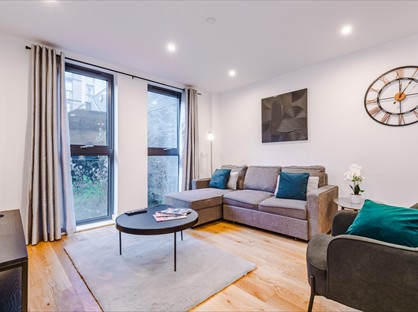 1 Bed Flat, Communication Row, B15