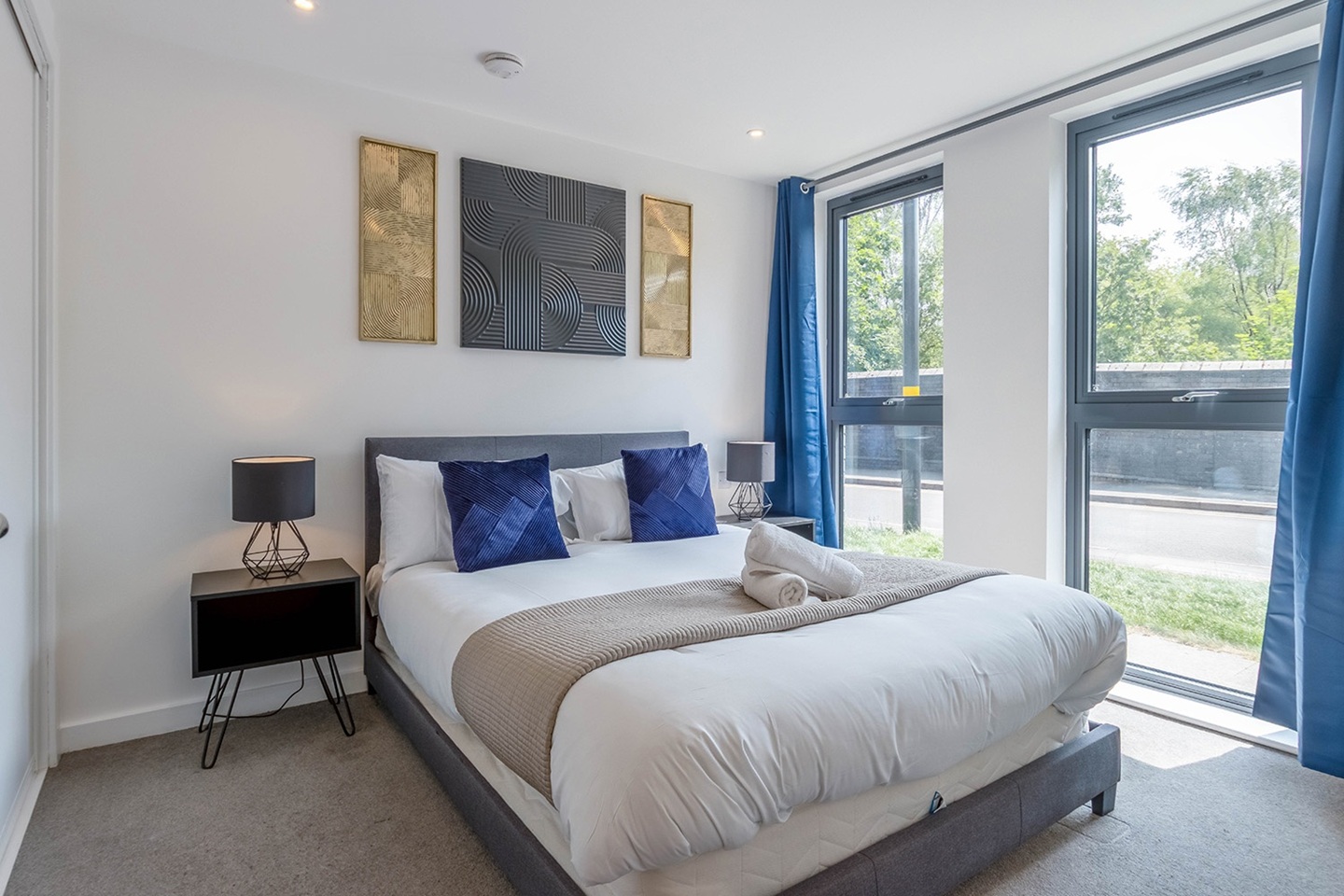 1 Bed Flat, Communication Row, B15 photo 2