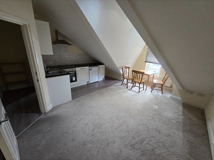 1 Bed Flat, Longley Road, SW17