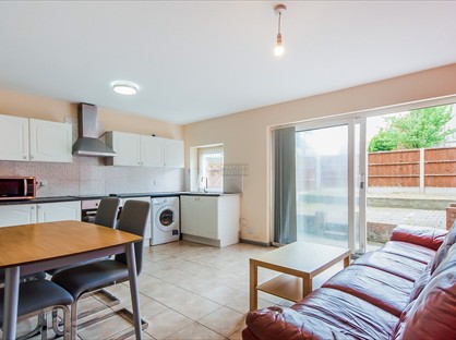 4 Bed Terraced House, Kelsey Close, B7