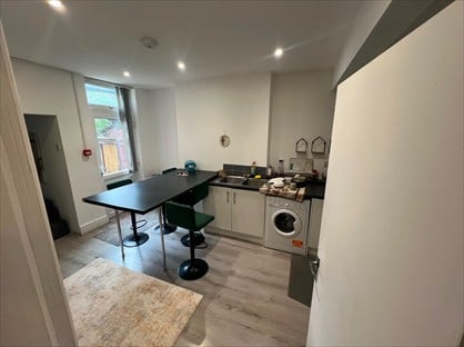 5 Bed Terraced House, Kelso Road, L6