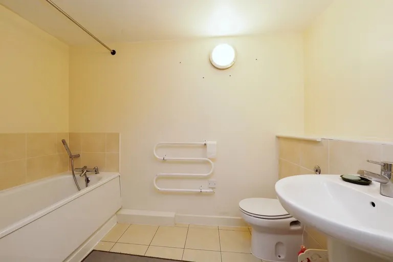 1 Bed Flat, The Atrium, LE1 photo 4