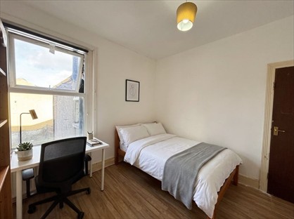 Room in a Shared Flat, Newham Way, E16