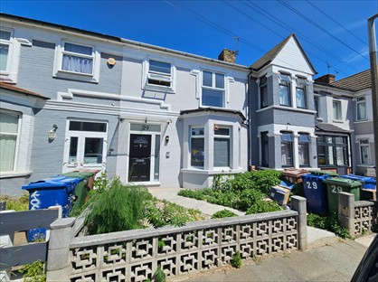 Studio Flat, Whitehall Road, RM17