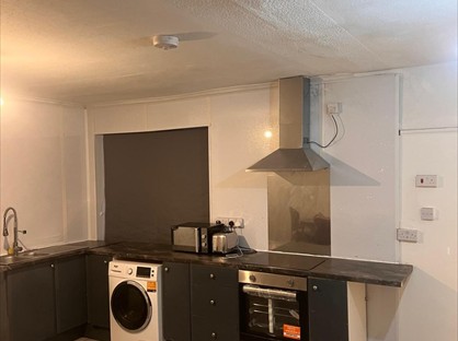 3 Bed Flat, Hollinwood Avenue, M40