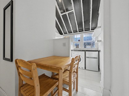 Studio Flat, Ferme Park Road, N8