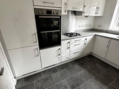 4 Bed Semi-Detached House, Chestnut Close, SE6