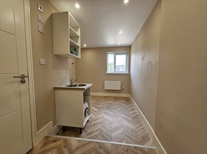 Studio Flat, Rosebank Road, W7