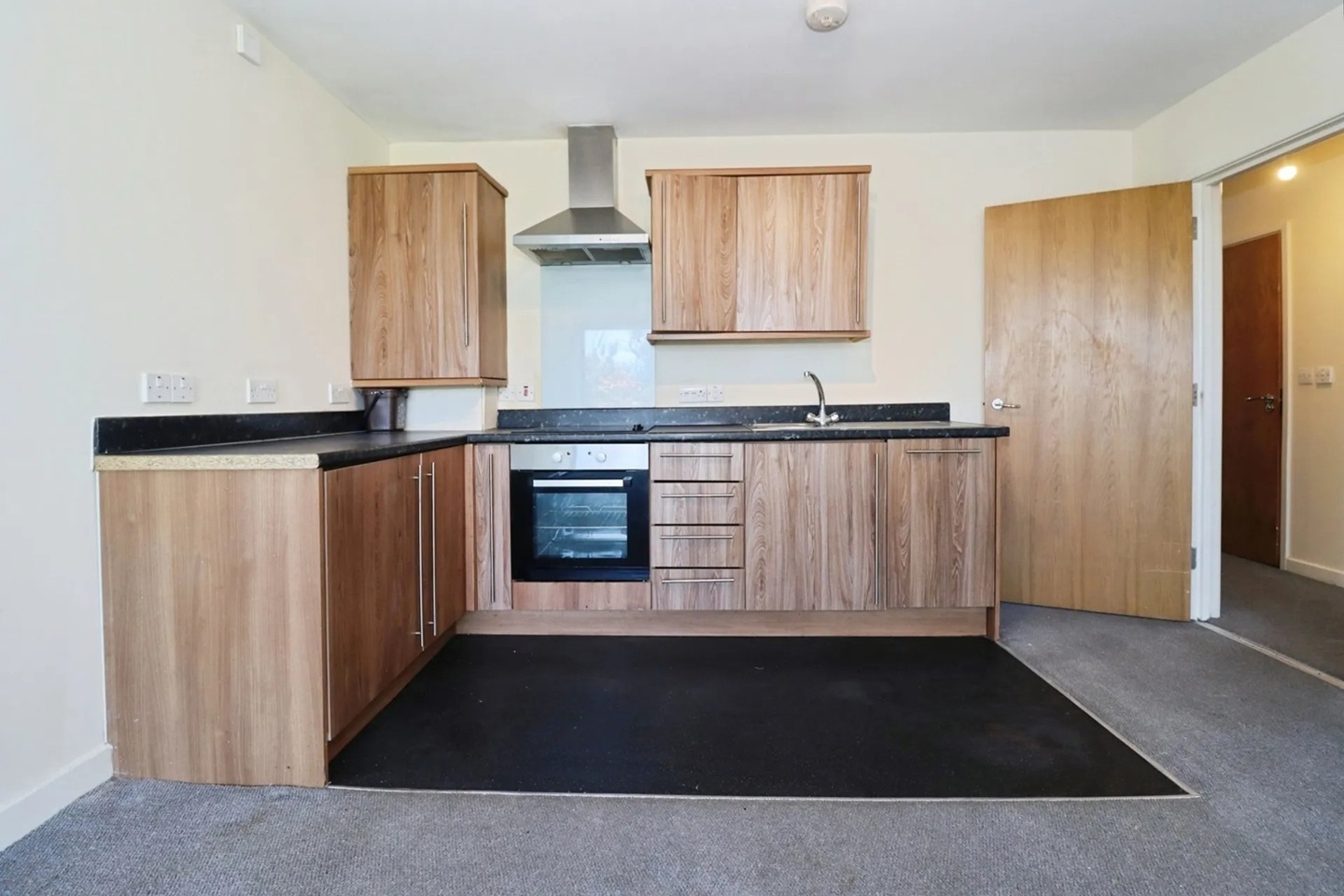 2 Bed Flat, Wyck Beck Road, BS10 photo 3