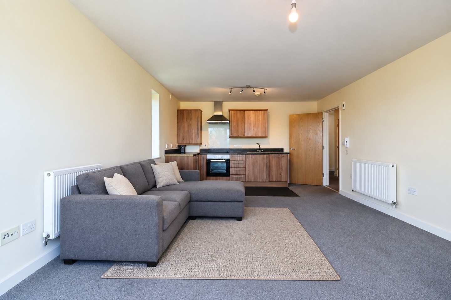 2 Bed Flat, Wyck Beck Road, BS10 photo 2