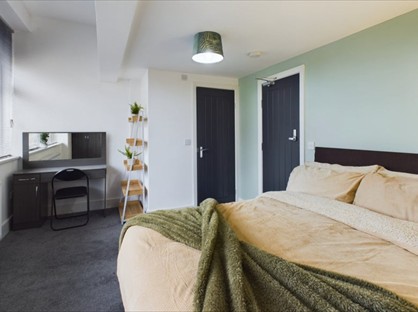 6 Bed Terraced House, Station Road, DL3