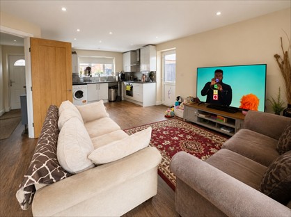 2 Bed Bungalow, Field View, LE4