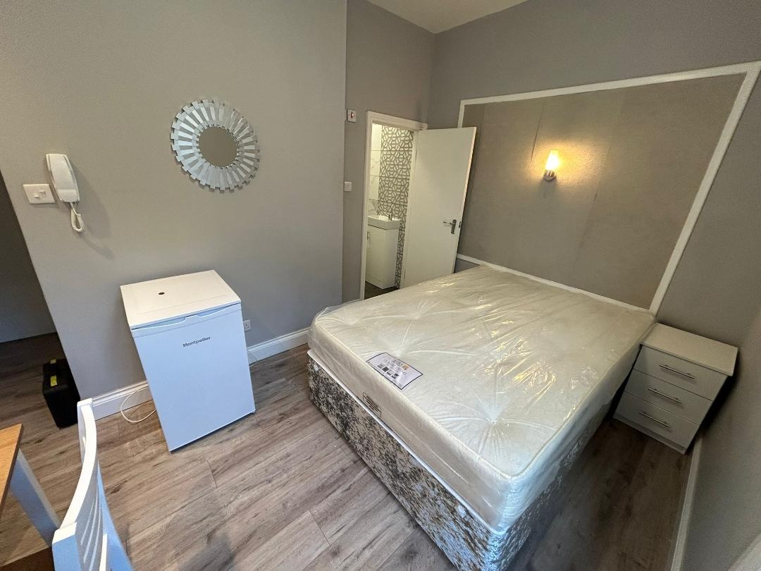 Studio Flat, London, SW1V, N1 7GU photo 3
