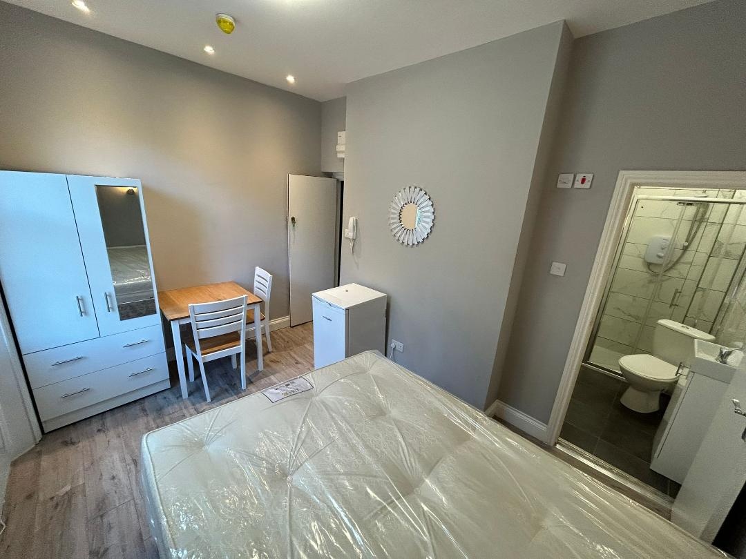 Studio Flat, London, SW1V, N1 7GU photo 5