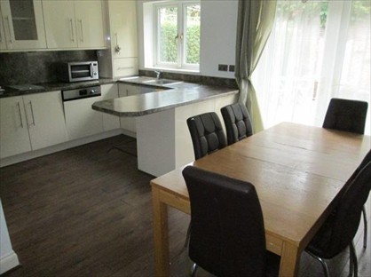 5 bed room for rent in Room in a Shared House, Marsland Avenue, WF1