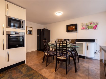 4 Bed Semi-Detached House, Grimsby Grove, E16