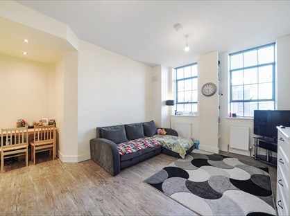 1 Bed Flat, South Street, RM1