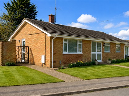 3 Bed Bungalow, Aldous Close, CO7