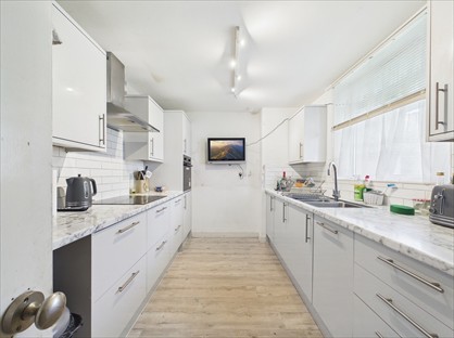 3 Bed Maisonette, Francis House, BS2