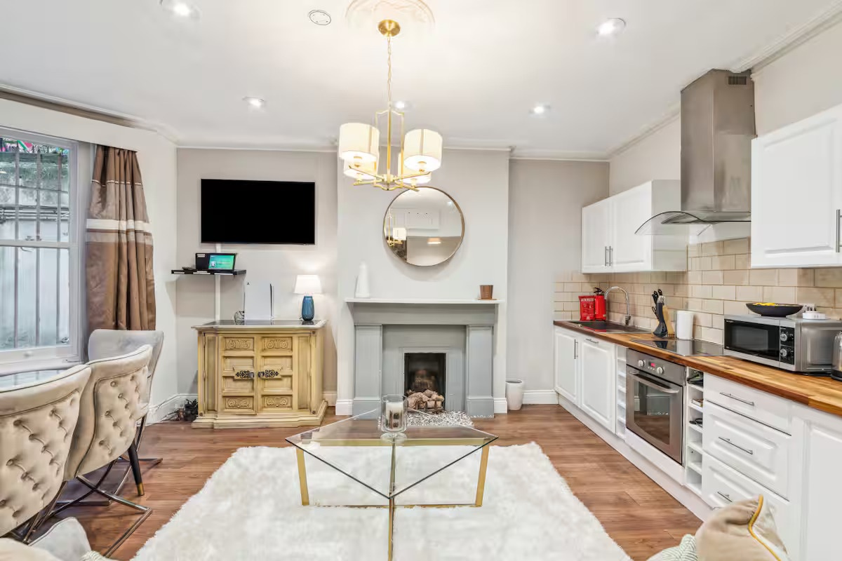 2 Bed Flat, Lower Ground, SW5