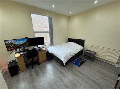 Room in a Shared House, Fell St, L7