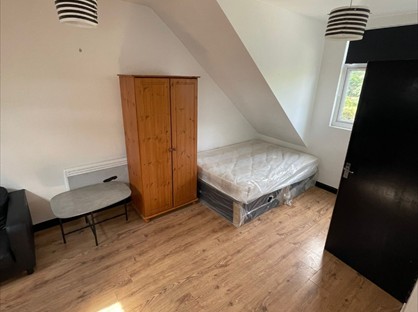 Studio Flat, Nelson Road, TW2