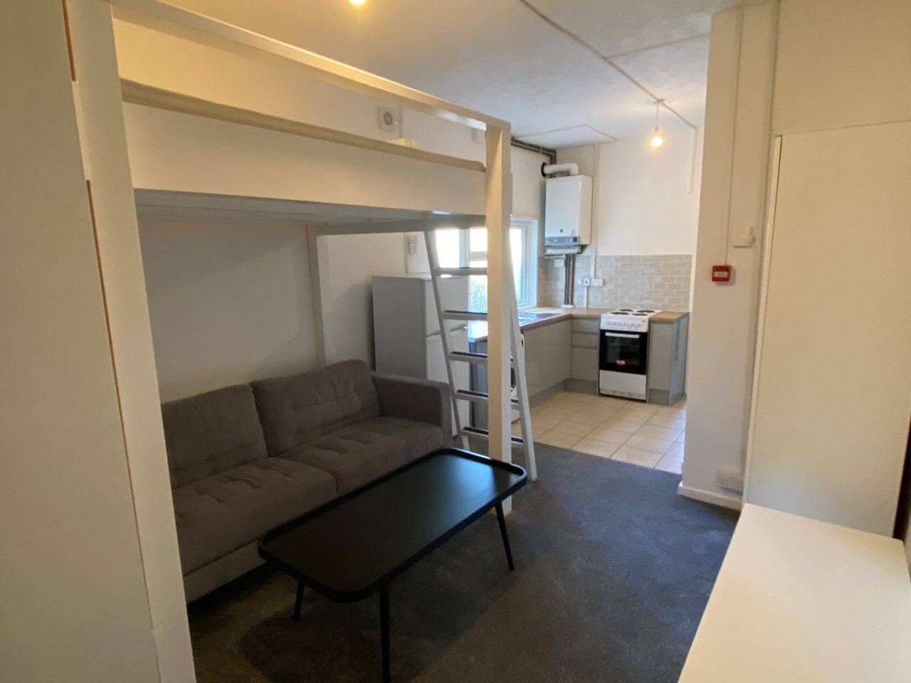 Studio Flat, Claude Road, CF24