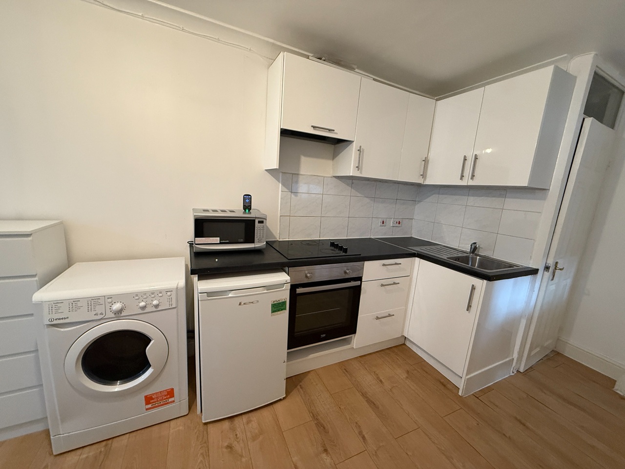 Studio Flat, Oakley Square, NW1 photo 3