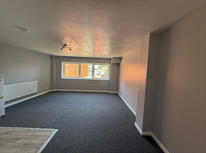 3 Bed Flat, Upper Green East, CR4