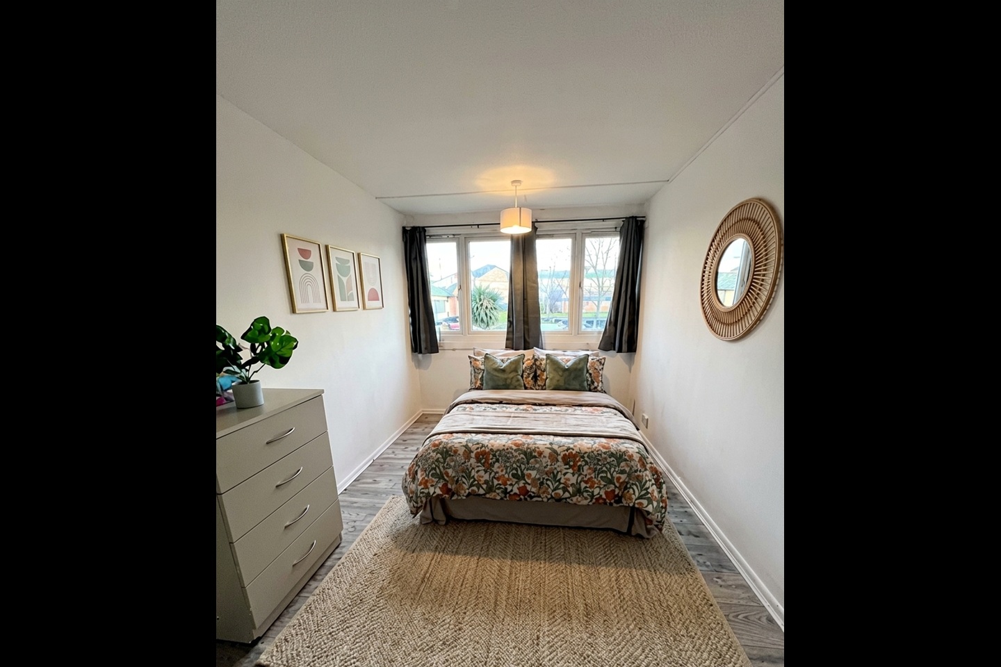 Room in a Shared Flat, London, W10