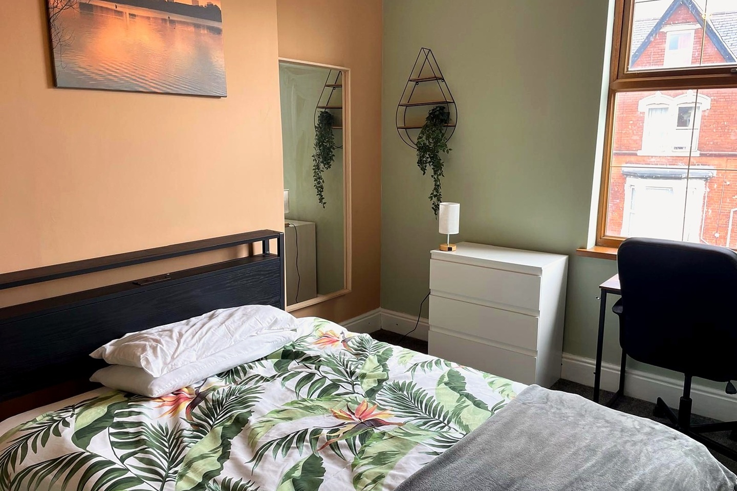 Room in a Shared House, City Road, B16