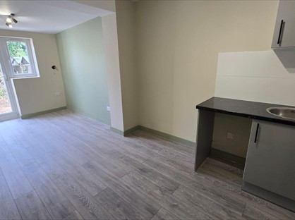 Studio Flat, Oxford Gardens, UB9