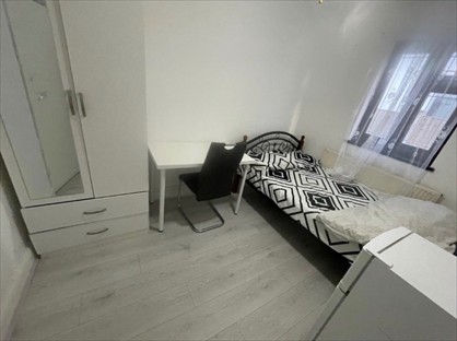 4 Bed Semi-Detached House, Blake Avenue, IG11