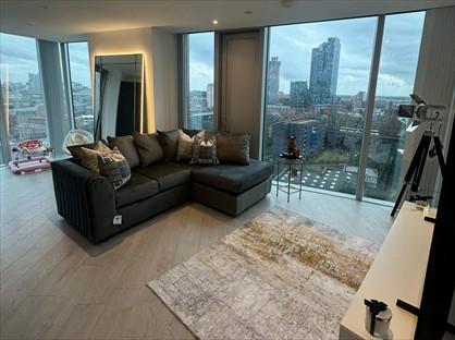 2 Bed Flat, Trinity Island, M3