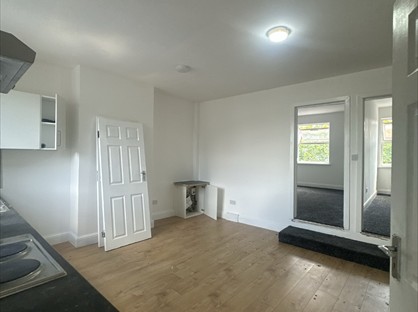 2 Bed Flat, Wood Lane, RM8