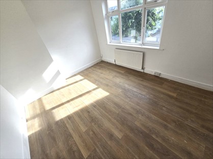 4 Bed Terraced House, Babbacombe Gardens, IG4