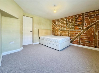 2 Bed Terraced House, Broad St, RG40