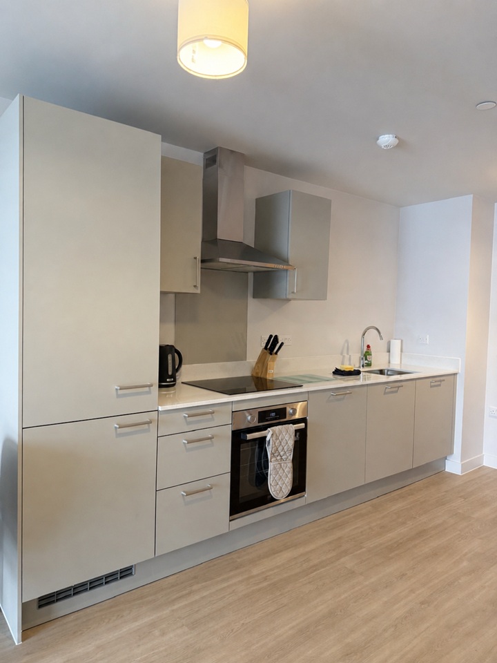 1 Bed Flat, Botanical Avenue, M16 photo 3
