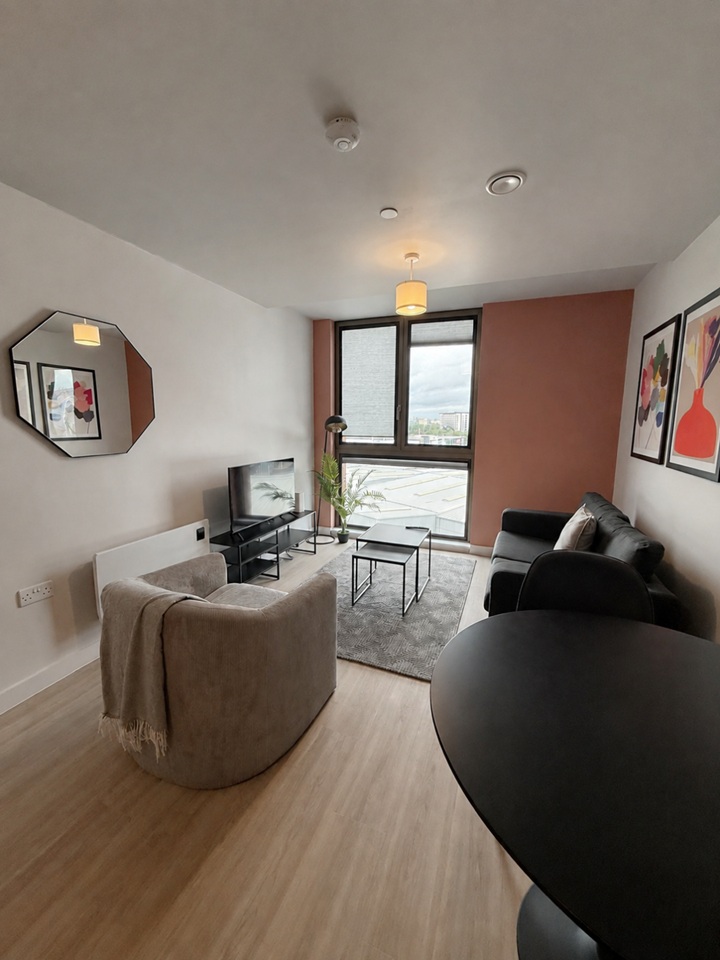 1 Bed Flat, Botanical Avenue, M16 photo 2