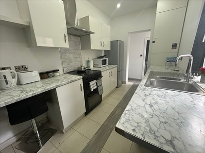 Room in a Shared House, Hall Street, ST6