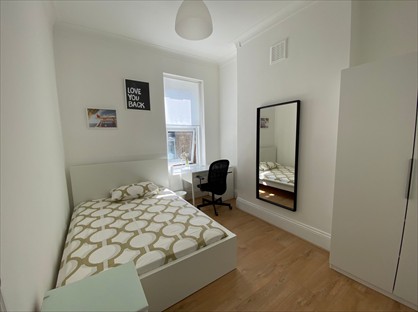 4 Bed Flat, Floyd Road, SE7