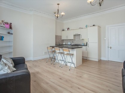 2 Bed Flat, Uxbridge Road, W12