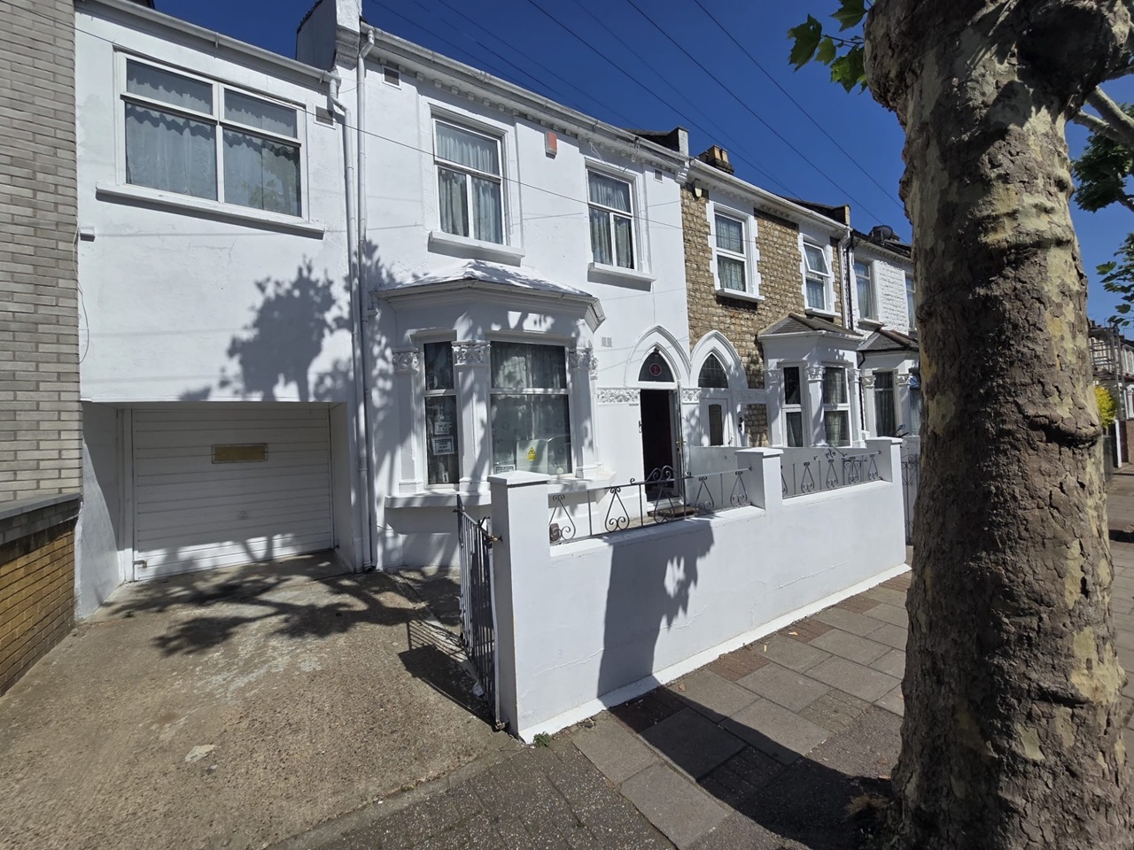 9 Bed Detached House, Penge Road, E13 — photo 2
