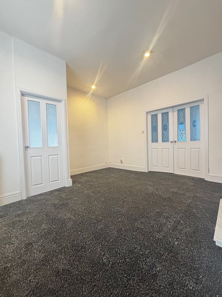 2 Bed Terraced House, Fields New Road, OL9 – photo 2