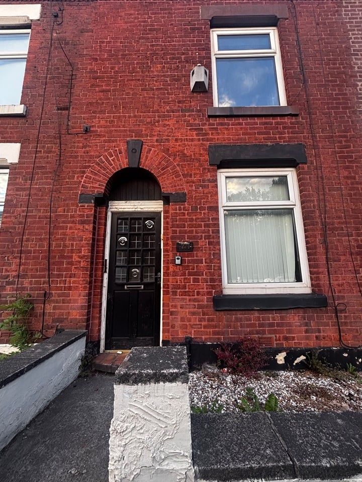 2 Bed Terraced House, Fields New Road, OL9 – photo 1
