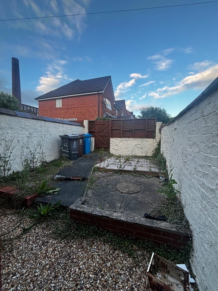 2 Bed Terraced House, Fields New Road, OL9 – photo 5