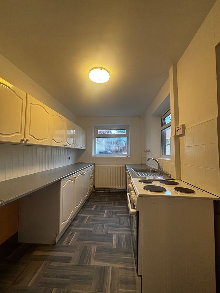 2 Bed Terraced House, Fields New Road, OL9 – photo 4